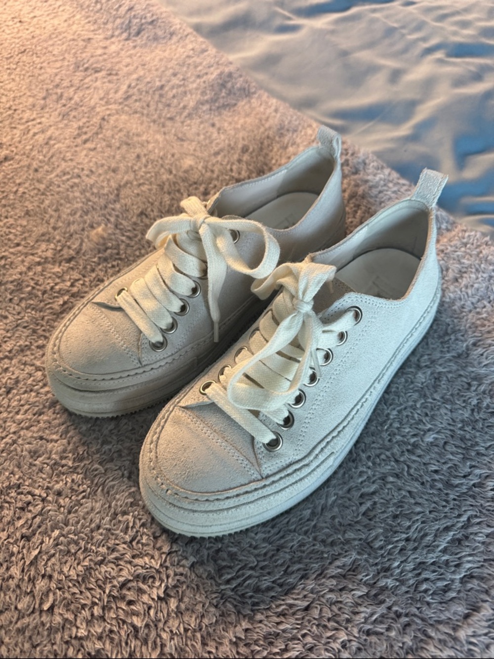 Sneakers - Picture 2 of 7